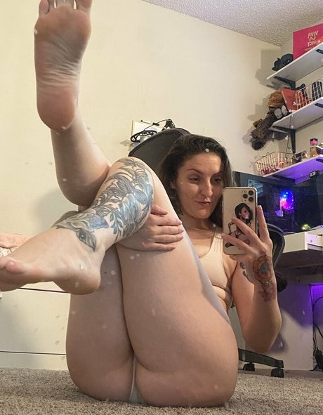 OftenElle pornstar naked img