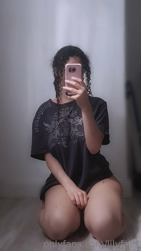 lilybun 18 model sexy picture