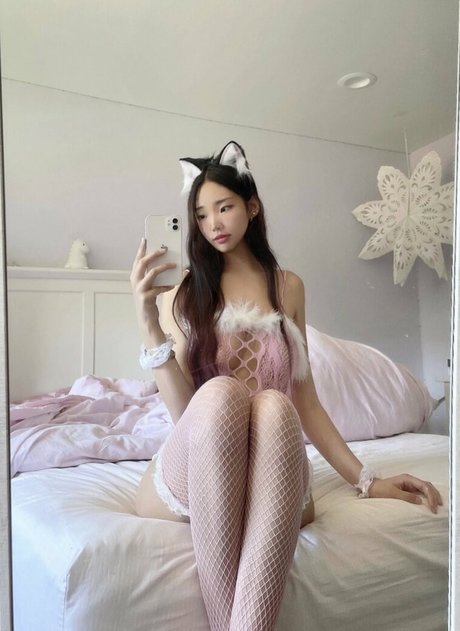 nekogir1 model hd image