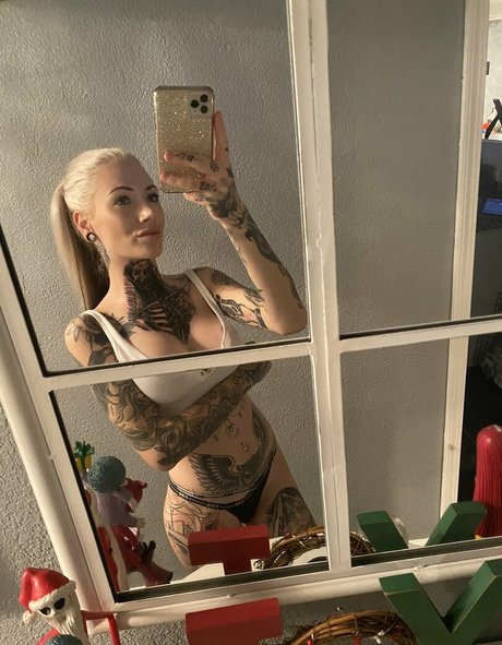 alli sin sexy model photo