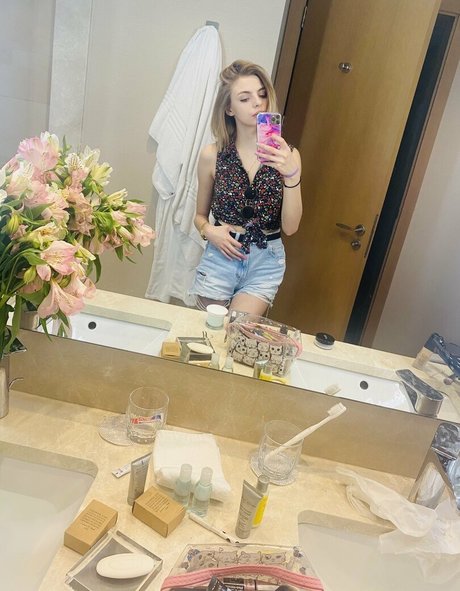 busya18plus star nudes photos