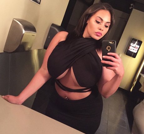 qweeniesw0rld pornstar hot images