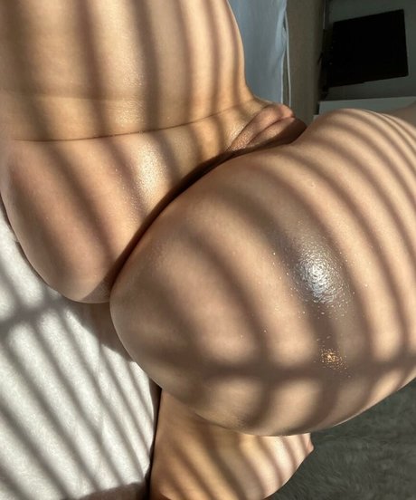 zipoz high quality actress image