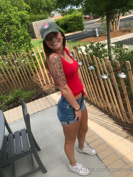 zoeneli sexy pornstar pictures