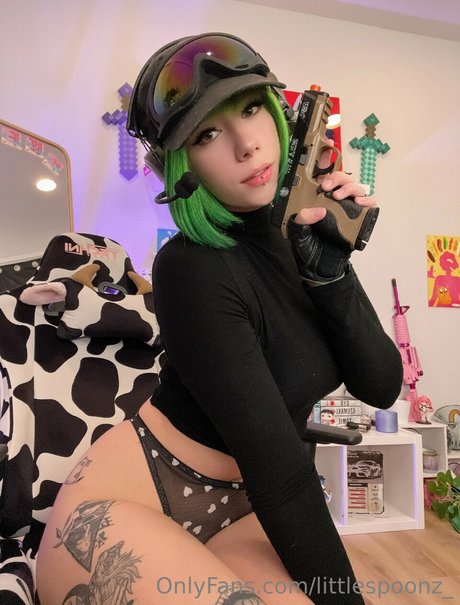 Little Spoonz pornstar erotic archive