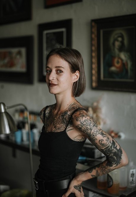 Sabrina Glik hd pornstar pic