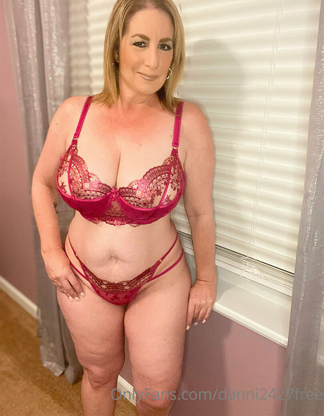 danni2427free adult model gallery