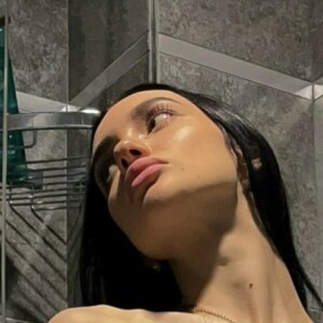 Sasherraa pretty model pic