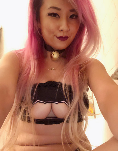 Raina Huang model art gallery