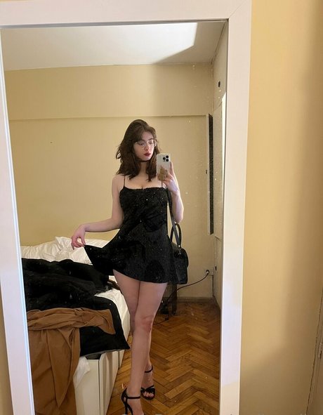 emilyforyouuu nude model images