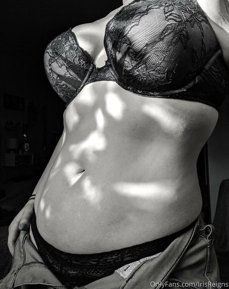 irisreigns pornstar art photos