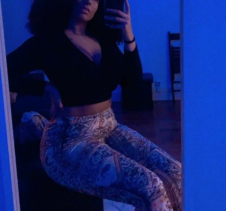 Ines Curly nude model images