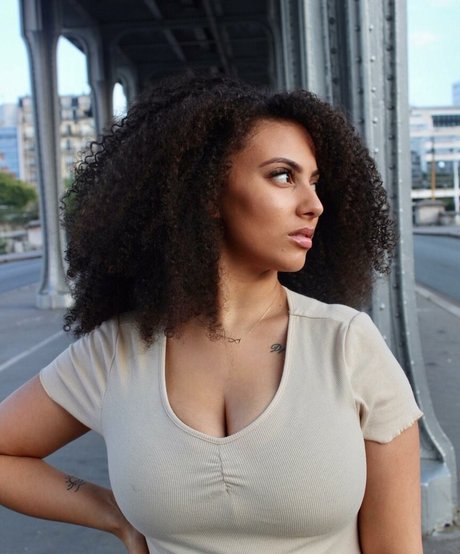 Ines Curly nude star gallery