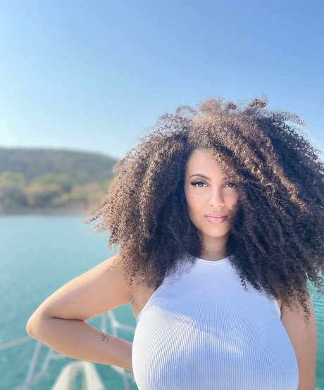 Ines Curly pornstar sexy pic