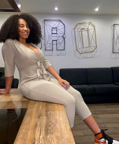 Ines Curly nice model images