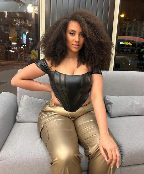 Ines Curly model pornographic galleries