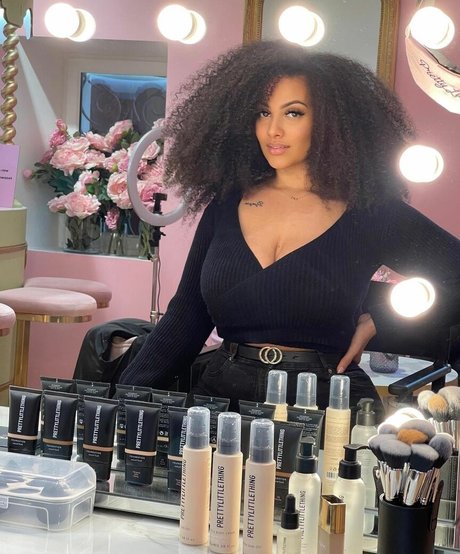 Ines Curly perfect pornstar image