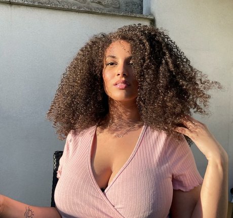 Ines Curly pornographic model photo