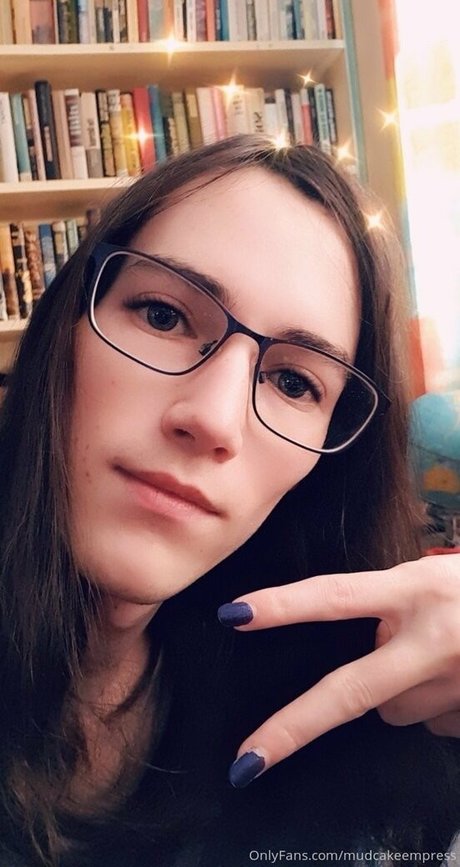 mudcakeempress naked model images