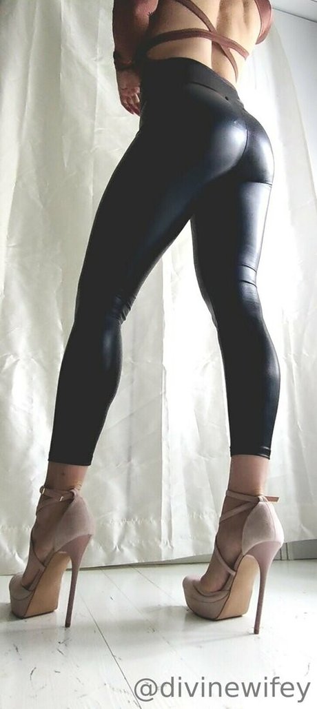 divinewifeyfree model top pics