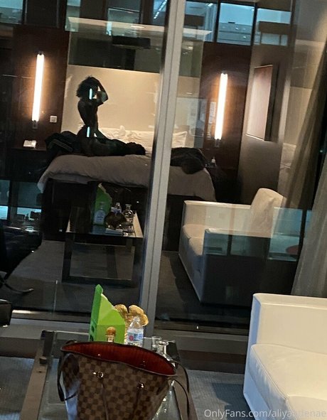 aliyahlust erotic model image