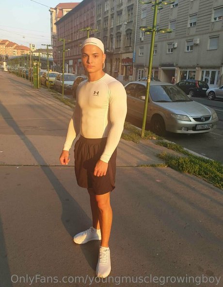 youngmusclegrowingboy star exclusive pic