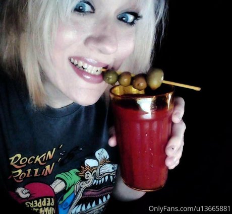 jickyj star nude photo