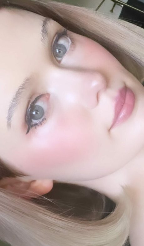 Avalon Warren model xxx photo