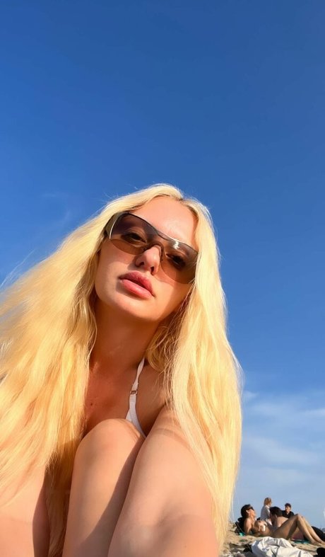 Alexandra Stan sexy model gallery