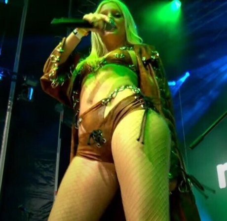 Alexandra Stan sexy model pics