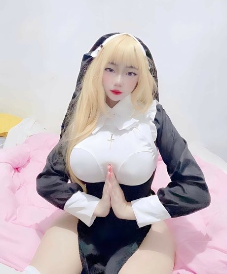 eimiruwu erotic actress galleries