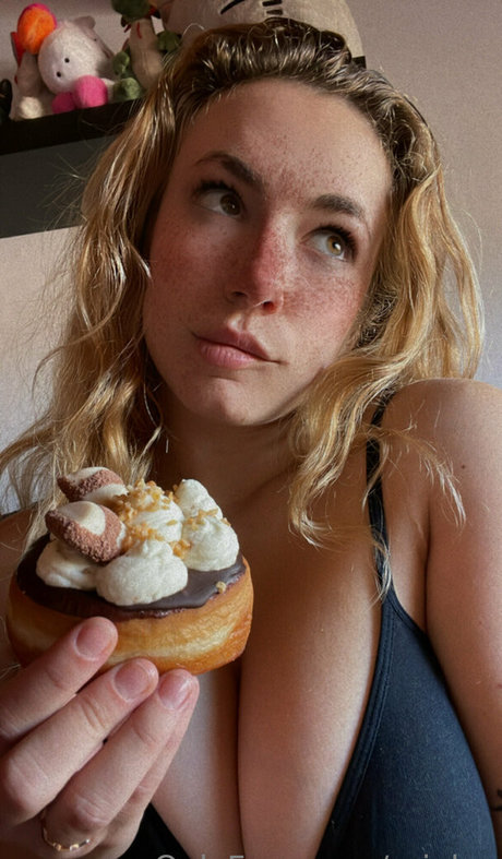 arialuz top pornstar photo