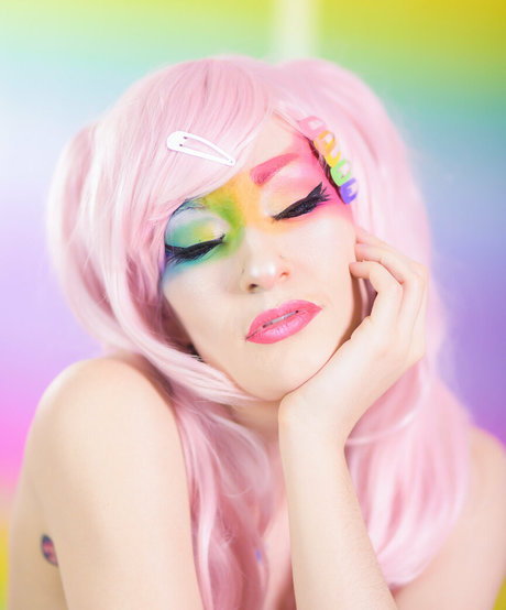 vailewdfree nude actress pictures