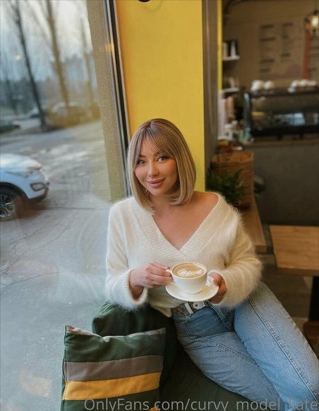 curvy model kate hot actress pictures