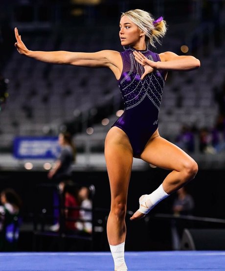 Olivia Dunne star pretty photos