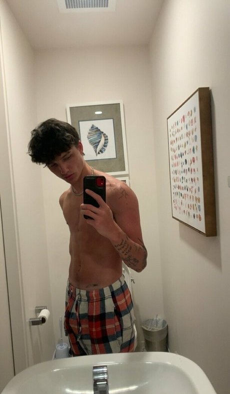 notgavinn model pretty image