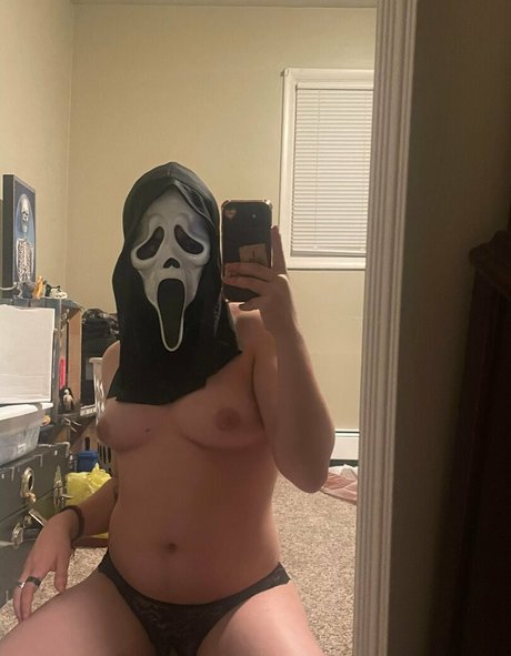 blo0d r0ach hot model pictures