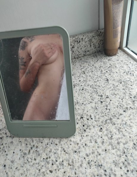 Liz Oliver free pornstar pic