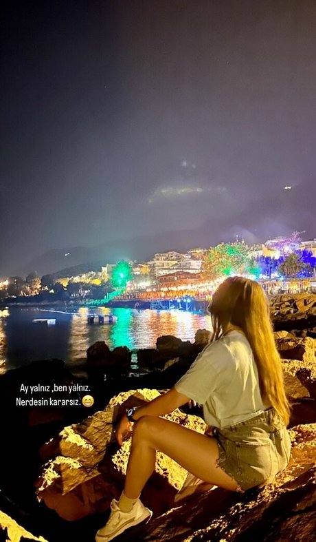 Merve Elmas sexy actress pic