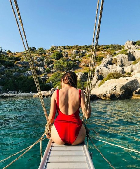 Merve Elmas star erotic image