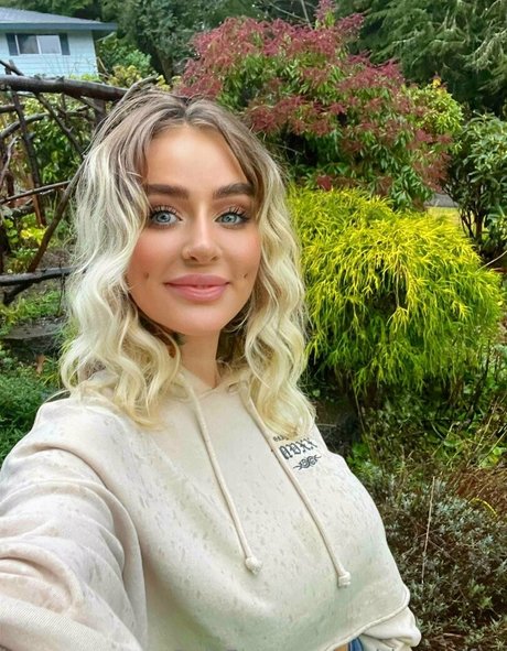 ashleywolfxo model top image