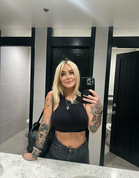 ashleywolfxo porn actress photo