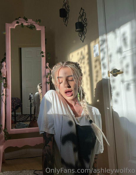 ashleywolfxo pornstar sex images