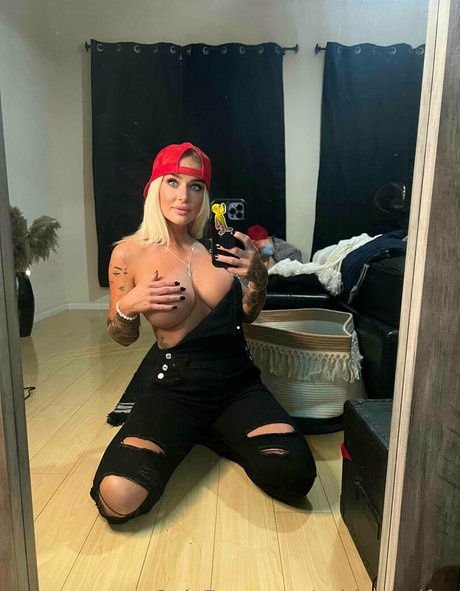 ashleywolfxo pornographic star picture