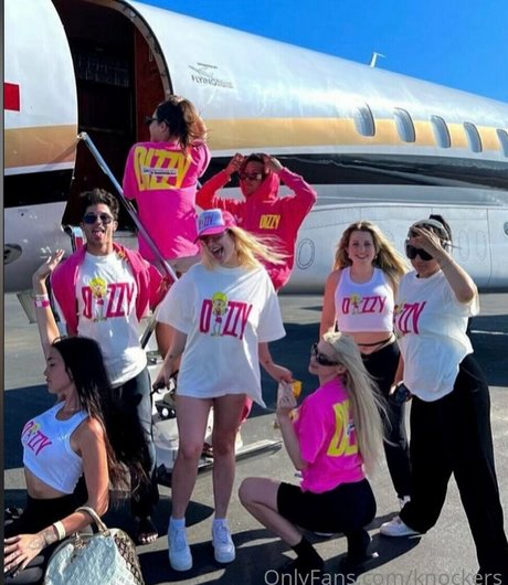 knockers sexy star pic