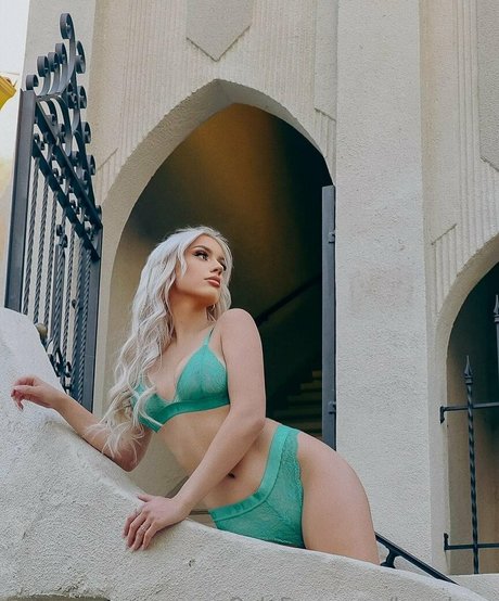 knockers model nudes archive