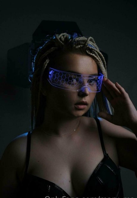 mary ma nude model picture