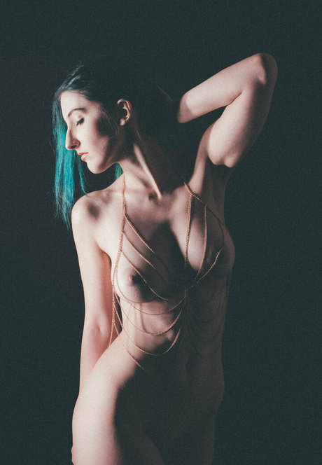 Yukeki adult model pic