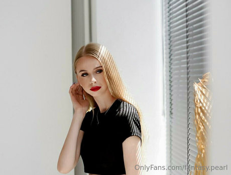 fantasy pearl perfect actress photo