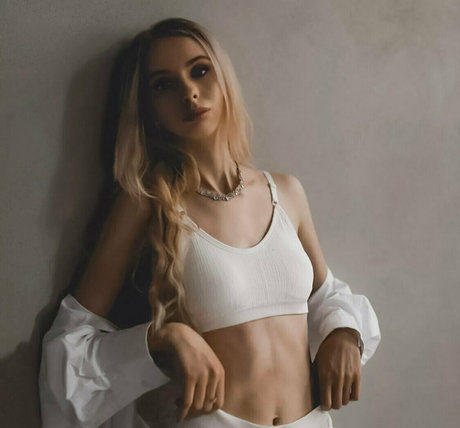 fantasy pearl nude model galleries